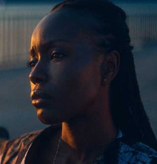 Aisha pensativa-Nanny 2022-Amazon prime video.