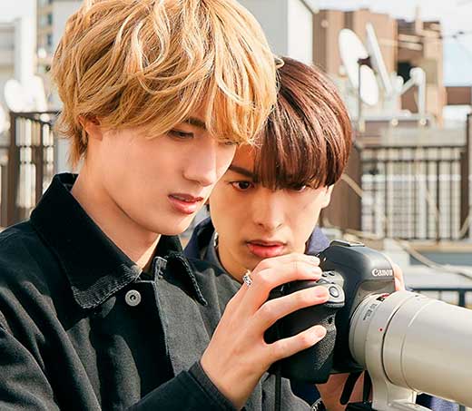 Kaburagi y Onoe trabajando juntos-Candy color paradox.