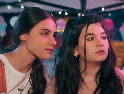 Mariam y su amiga Dina-Escuela para señoritas Al Rawabi.