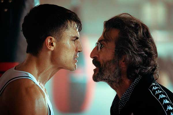 Operación-Marea-Nando-y-su-entrenador discutiendo-Amazon prime video