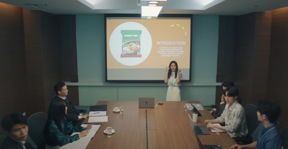 Pat en la reunión-Step by step bl