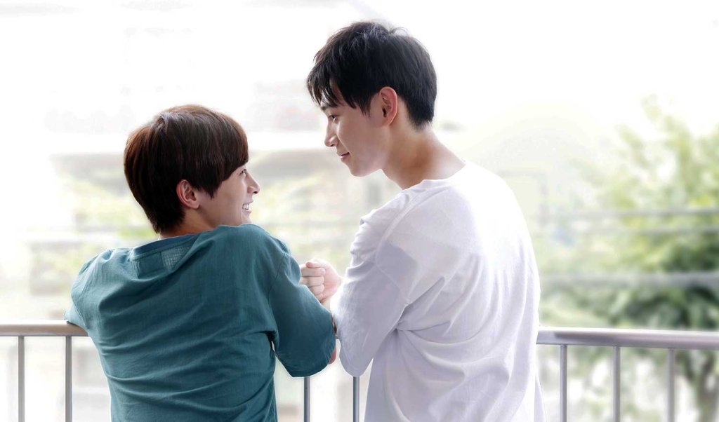 Natsukawa Ryota y Tanaka Kazuhito-Living with him póster